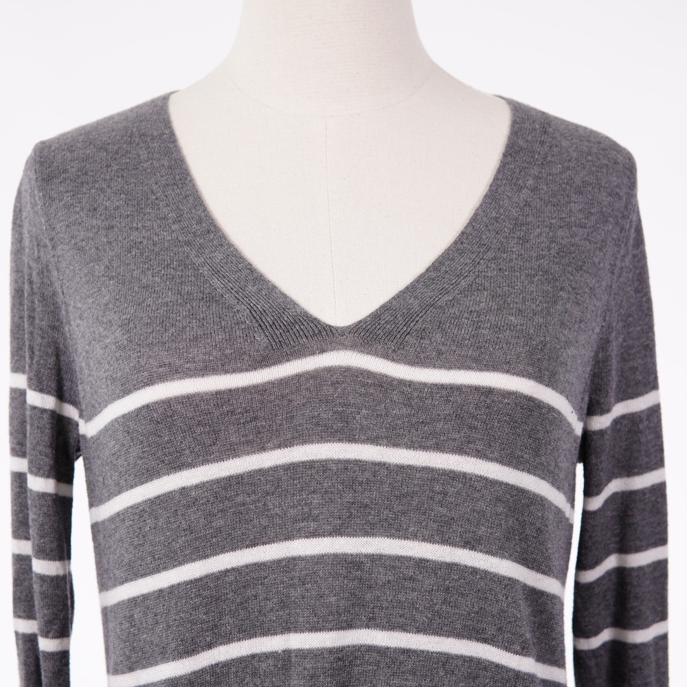 Old Navy Women's Small Gray White Striped V-Neck Knit Sweater Dress / Tunic